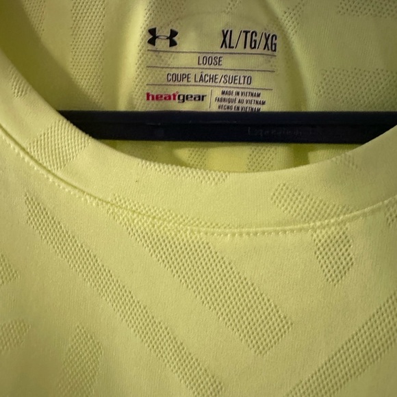 Yellow/green Under Armour tshirt - Picture 2 of 2